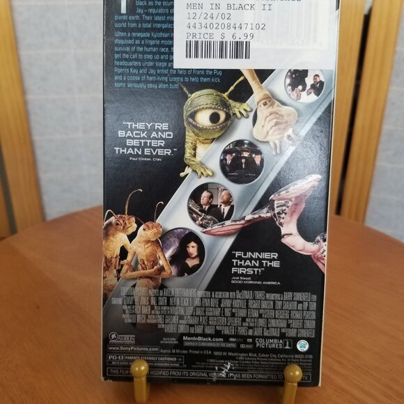 Men in Black II VHS with Blockbuster Rewind Sticker 2002 - Picture 5 of 7